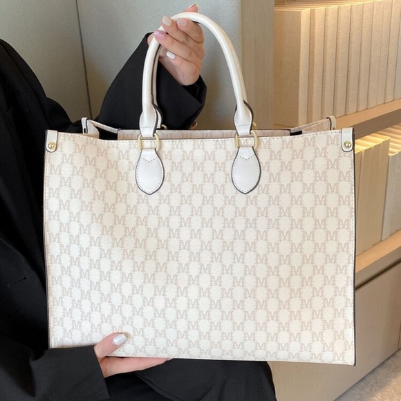 New Inventory 💥Fashion Trend Print Four Seasons Versatile Travel Bag💥 - Picture 1 of 7